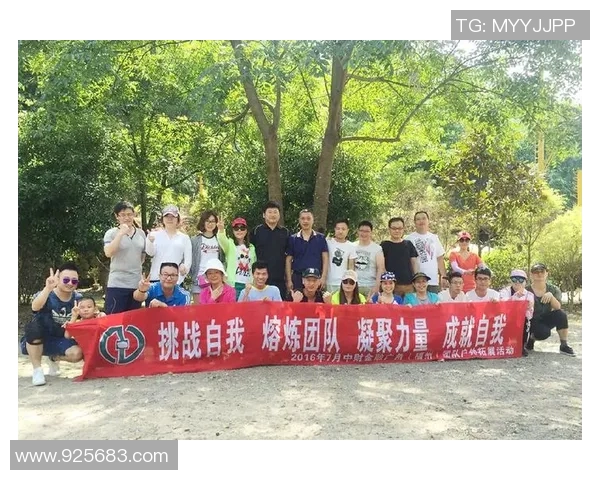 重庆攀岩队团队协作引发热议背后的争议与反思