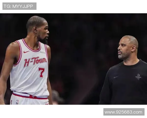 勇士与火箭激战10月18日NBA赛场精彩对决引发球迷热议